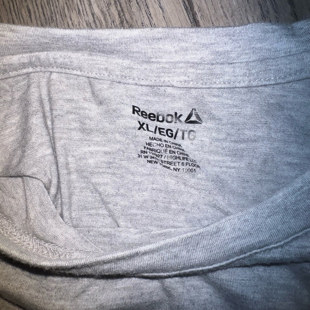 🍁🍂6 FOR $10!! 🍂🍁 Reebok logo tee - Picture 3 of 4